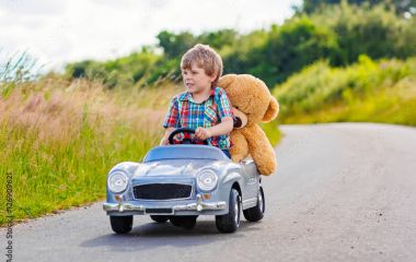Кращі дитячі електромобілі: світ мрій для маленьких водіїв