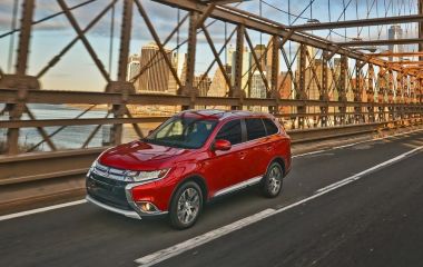 Mitsubishi Outlander — сучасний технологічний кросовер.