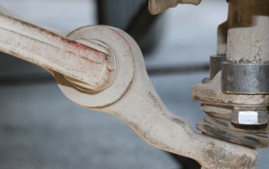 Стукіт у підвісці: причини та способи його усунути