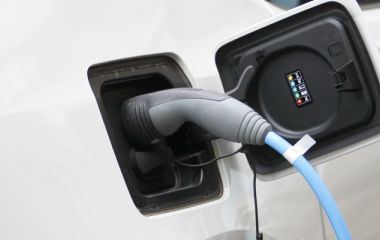 Перехідники для зарядки електрокара від силових розеток: які бувають і як обрати свій